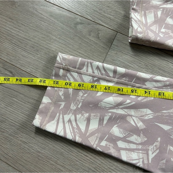 Lululemon Wunder Under Crop (High-Rise) *Full-On Luxtreme 21" Shadow Leaf Light - Picture 13 of 16